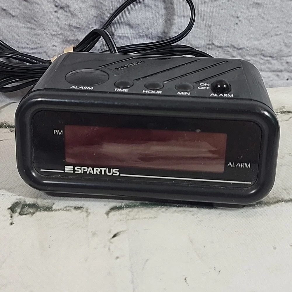 Vtg Spartus Alarm Clock Model 1146 Compact Alarm Black Red Display VG Condition